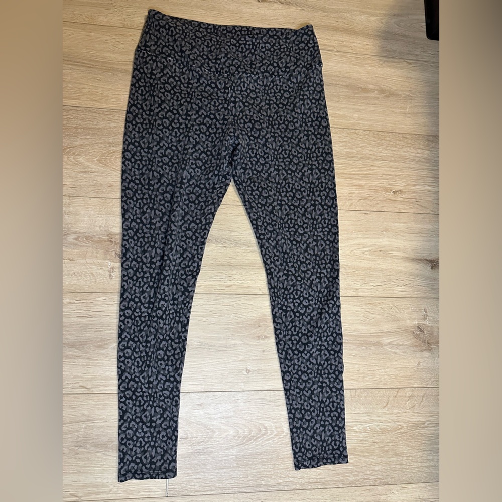 Soft Surroundings Gray Animal Print Leggings